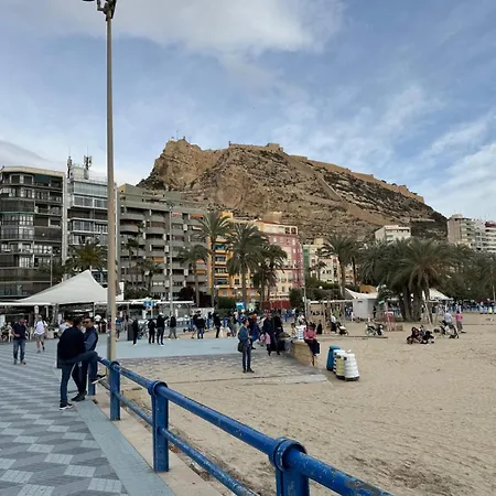 Playa Postiguet Apartamento *
